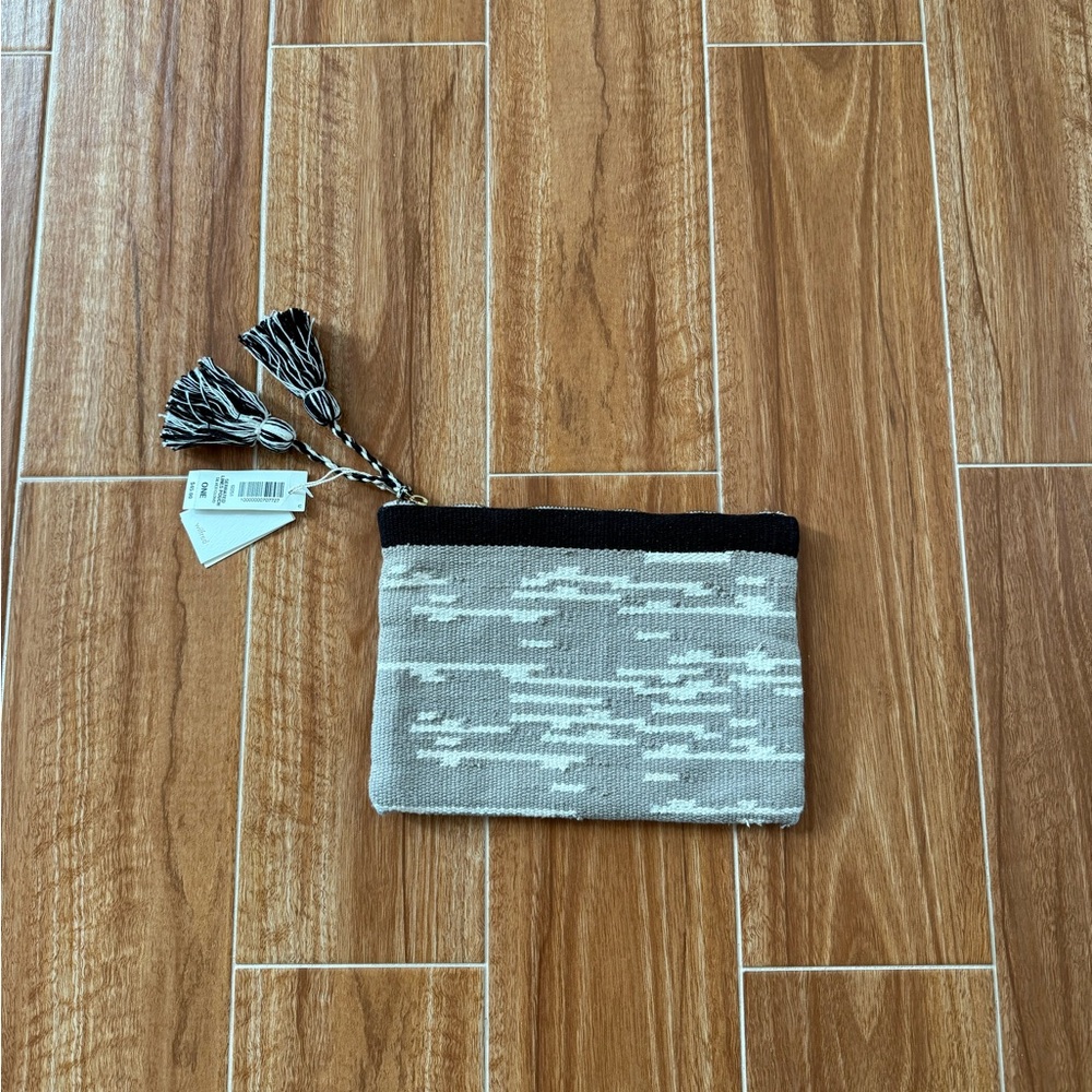 Aritzia Wilfred pouch
